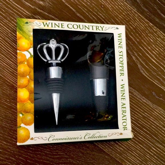 NEW IN BOX Wine Country Connoisseurs Collection. Wine stopper and Aerator. - Picture 1 of 1